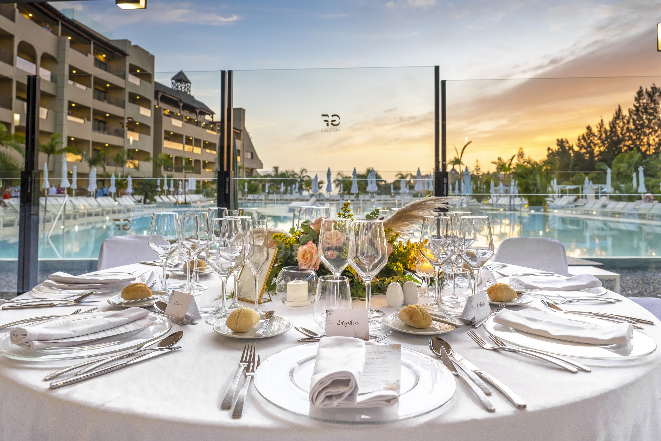 Book your wedding day in GF VICTORIA